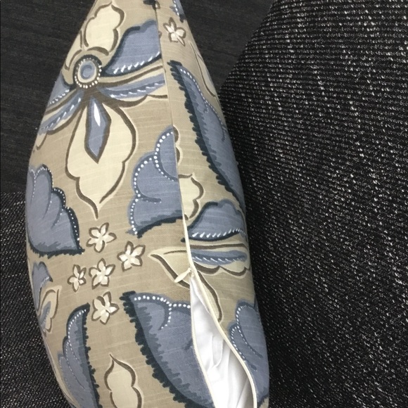 Flower Pillow case - Picture 2 of 2